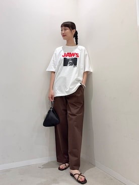 「アイテム（チノパンツ）」を使った、AI.Uさん（レディース・168cm）の夏コーディネート