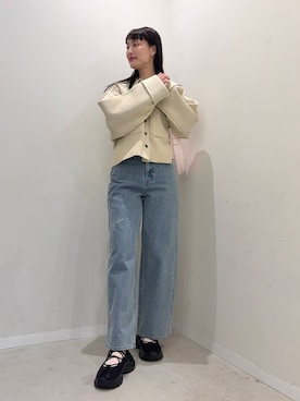 「オフィスカジュアル」｜「アイテム（スニーカー、ブラック系）」を使った、AI.Uさん（レディース・168cm）の春コーディネート