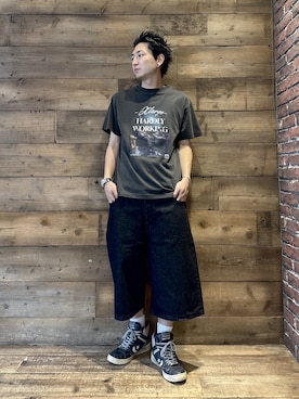「XLARGE（エクストララージ）のHARDLY WORKING S/S TEE（Tシャツ/カットソー、ブラック系）」を使った、柚木 伊織さん（メンズ・175cm）の夏コーディネート