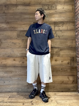 「XLARGE（エクストララージ）のMIX LOGO S/S TEE（Tシャツ/カットソー、ブルー系）」を使った、柚木 伊織さん（メンズ・175cm）の夏コーディネート