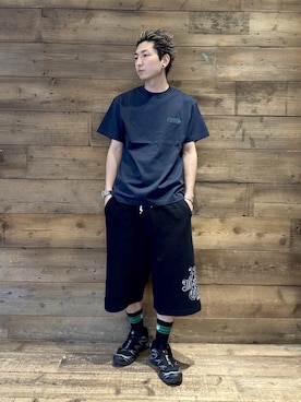 「XLARGE（エクストララージ）のGRAFFITI OG S/S TEE（Tシャツ/カットソー、ブルー系）」を使った、柚木 伊織さん（メンズ・175cm）の夏コーディネート