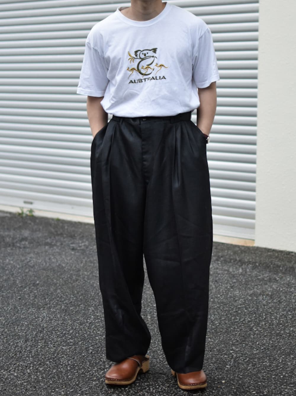 「和洋折衷、スーベニア、オーストラリア、ワイドパンツ、サマースタイル、和、タックイン、タックインコーデ、スラックス、ワイドスラックス、古着MIX、古着、古着コーデ、トレンド、低身長コーデ」｜「USEDのアイテム（Tシャツ/カットソー、ホワイト系）」を使った、JUKIYA.さん（メンズ・162cm）の夏コーディネートの1枚目の写真
