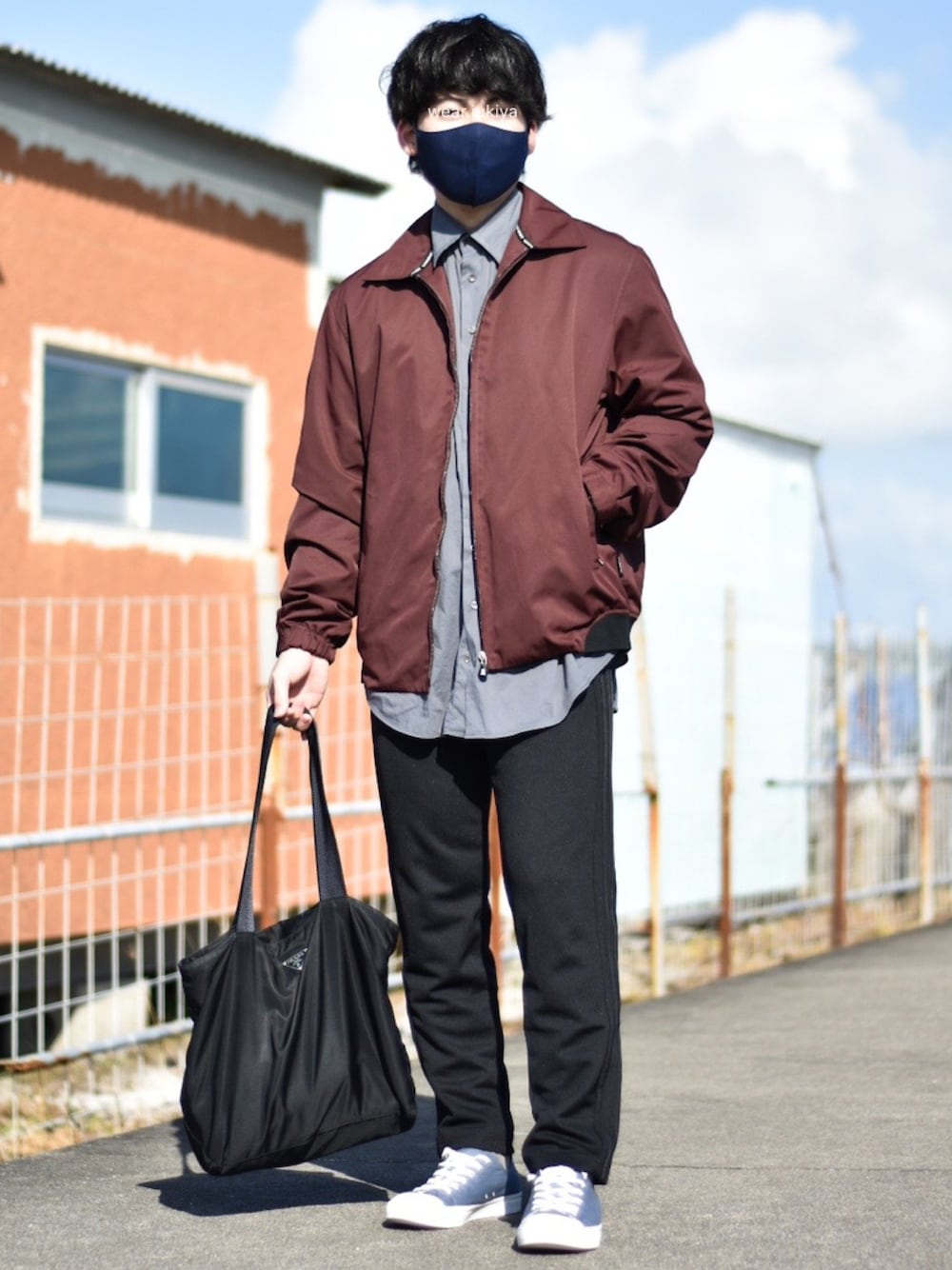 「ナイロンジャケット、カジュアル、カジュアルコーデ、スポーツミックス、スポーツmix、スポーツ、スポーツウェア、adidas、LANVIN、トレンド、低身長コーデ、低身長、ワインレッド、PRADA、ワンマイルウェア」｜「LANVIN SPORTのLANVIN SPORT  ナイロンジャケット（ナイロンジャケット、レッド系）」を使った、JUKIYA.さん（メンズ・162cm）の春コーディネートの1枚目の写真