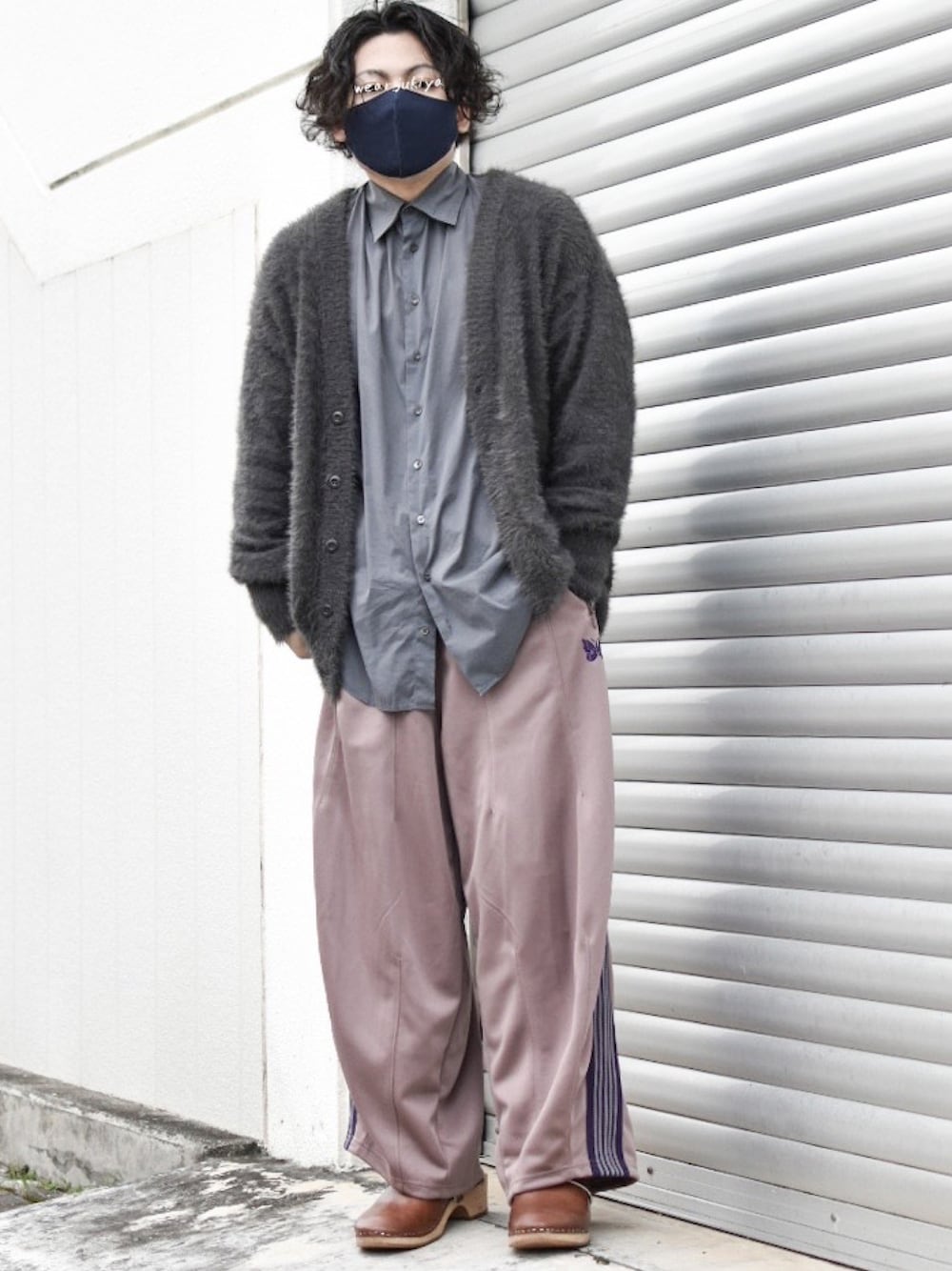 「ニット、カーディガン、ニットカーディガン、シャギーニット、シャギー、トレンド、トレンドコーデ、ラフ、ゆるコーデ、epnok、オーバーサイズ、ヒザデルパンツ、NEEDLES、低身長、低身長コーデ」｜「epnokのⅤネックシャギーカーディガン（カーディガン/ボレロ、グレー系）」を使った、JUKIYA.さん（メンズ・162cm）の秋コーディネートの1枚目の写真