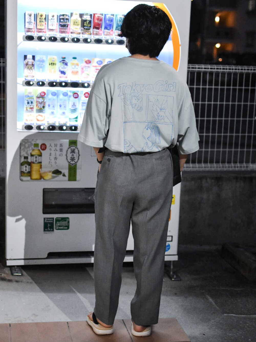 「WHO’S WHO gallery、whoswhogallery、バックプリント、バックデザイン、バックロゴ、夏、夏コーデ、夏スタイル、タックイン、タックインコーデ、ワイドスラックス、古着MIX、トレンド、低身長、低身長コーデ」｜「WHO'S WHO galleryの【WEB限定】東京ガール ビッグシルエット フレームロゴTEE（Tシャツ/カットソー、グリーン系）」を使った、JUKIYA.さん（メンズ・162cm）の夏コーディネートの1枚目の写真