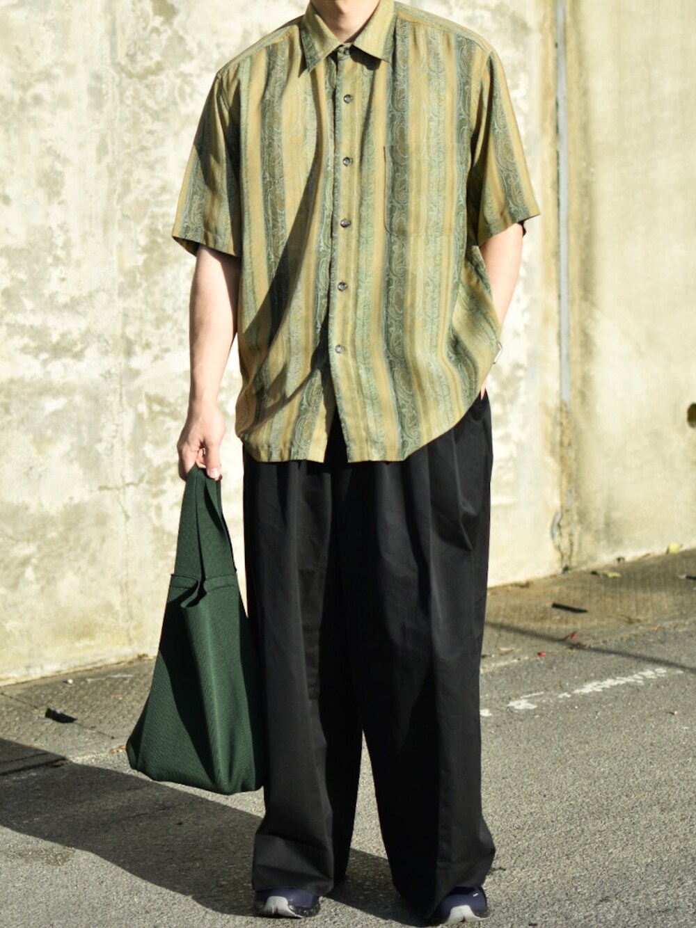 JUKIYA.さんの「シースルーストライプペイズリー柄シャツ（USED）」を使ったコーディネートの1枚目の写真