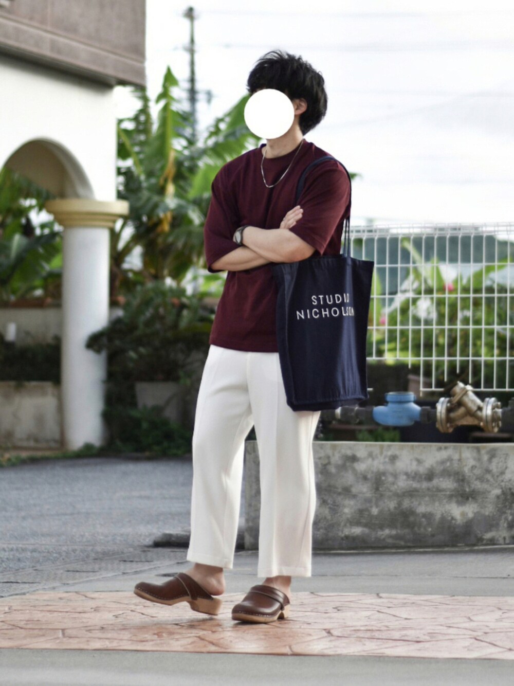 「STUDIONICHOLSON、スタジオニコルソン、上品、ワインレッド、ワイン、ネイビー、クラシカル、クラシック、高見え、COOLなこのコが仲間入り」｜「UNIQLO UのエアリズムコットンオーバーサイズTシャツ / 19WINE /Msize（トップス、レッド系）」を使った、JUKIYA.さん（メンズ・162cm）の夏コーディネートの1枚目の写真