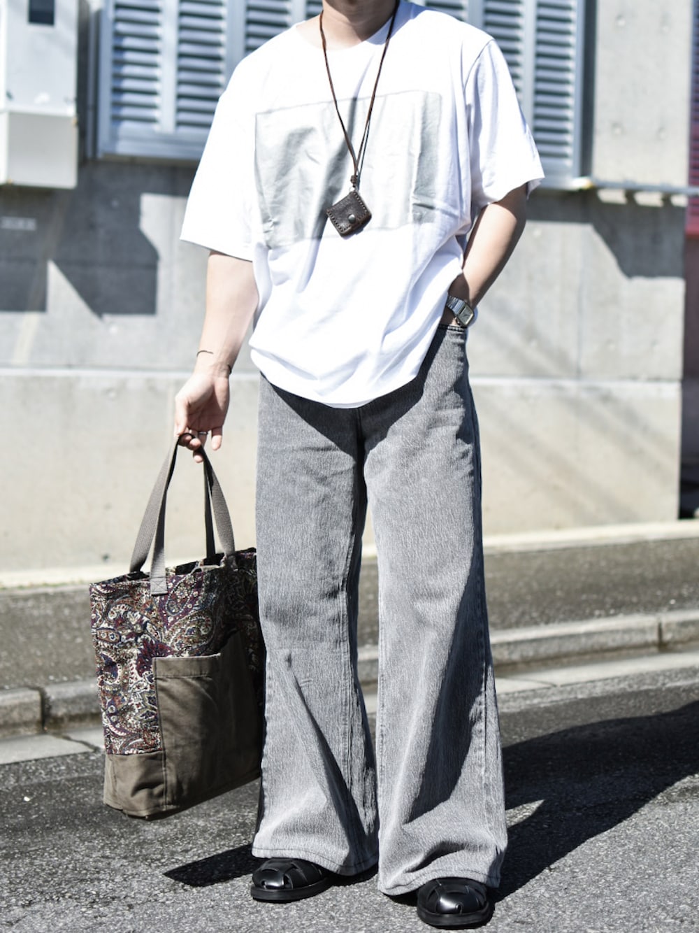 「UT、UNIQLO、GU、ユニクロ、ジーユー、プチプラ、プチプラコーデ、プチプラミックス、トートバッグ、フェススタイル、古着MIX、夏コーデ、テーマパークコーデ、トレンド、低身長コーデ」｜「UNIQLOのUT yoshioka tokujin（Tシャツ/カットソー、ホワイト系）」を使った、JUKIYA.さん（メンズ・162cm）の夏コーディネートの1枚目の写真