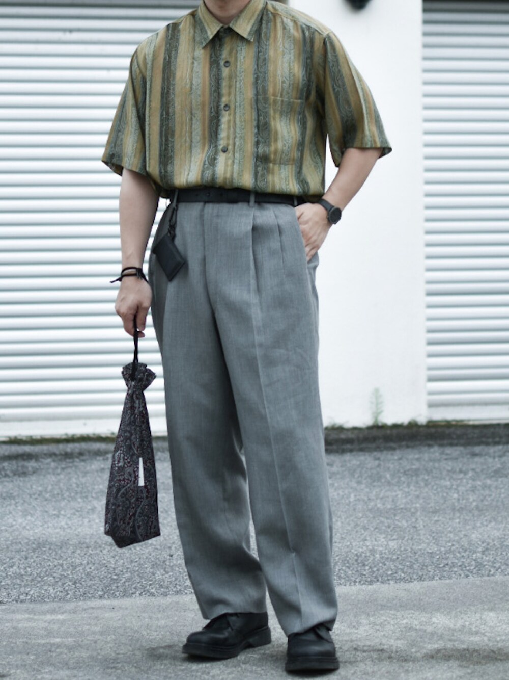 「レトロ、古着MIX、古着、古着コーデ、古着好きな人と繋がりたい、古着男子、柄シャツ、お洒落さんとつながりたい、90'sスタイル、90’s、90'Sコーデ、低身長、低身長コーデ、低身長男子、ヴィンテージ」｜「USEDのシースルーストライプペイズリー柄シャツ（シャツ/ブラウス、グリーン系）」を使った、JUKIYA.さん（メンズ・162cm）の夏コーディネートの1枚目の写真