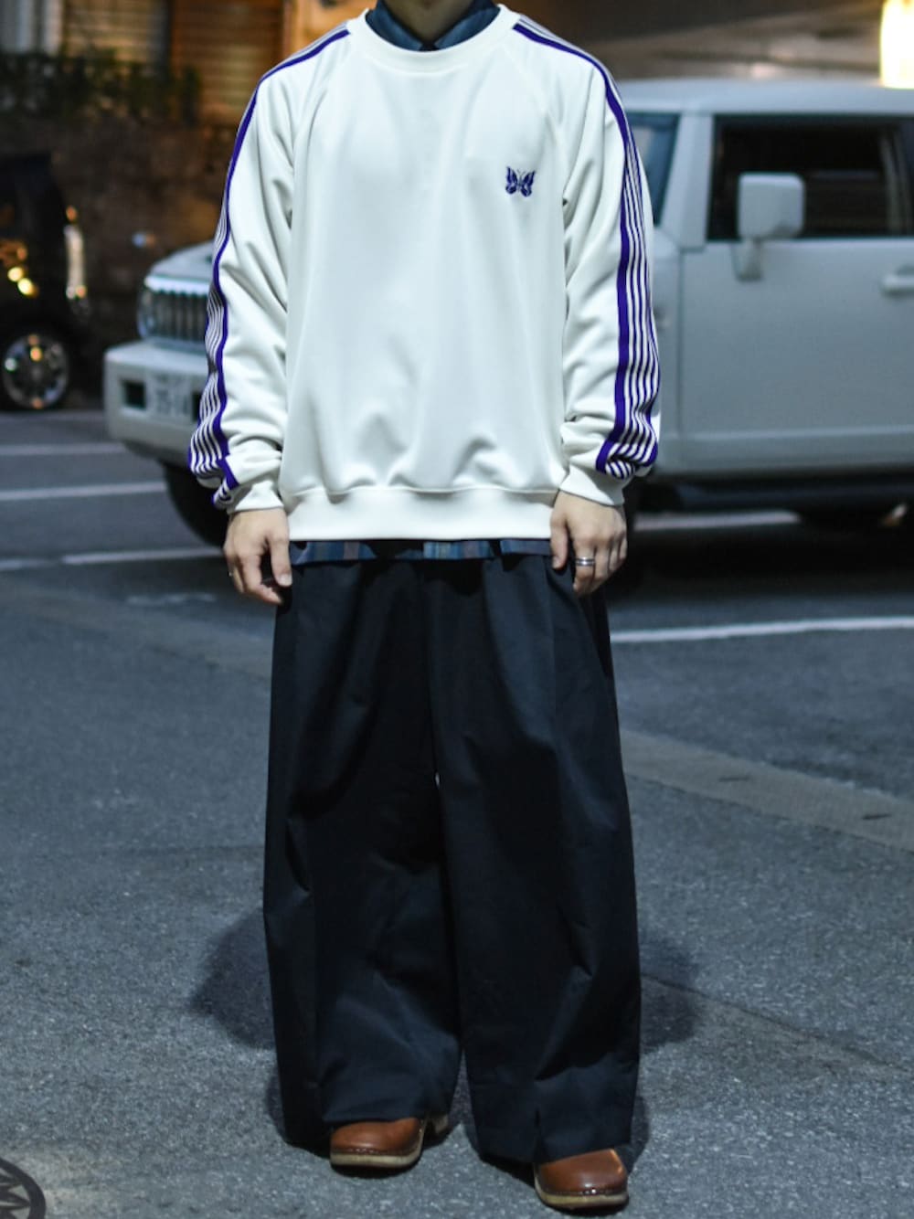 JUKIYA.さんの「<別注>TRACK CREW NECK SHIRT - Poly Smooth（Needles）」を使ったコーディネートの1枚目の写真