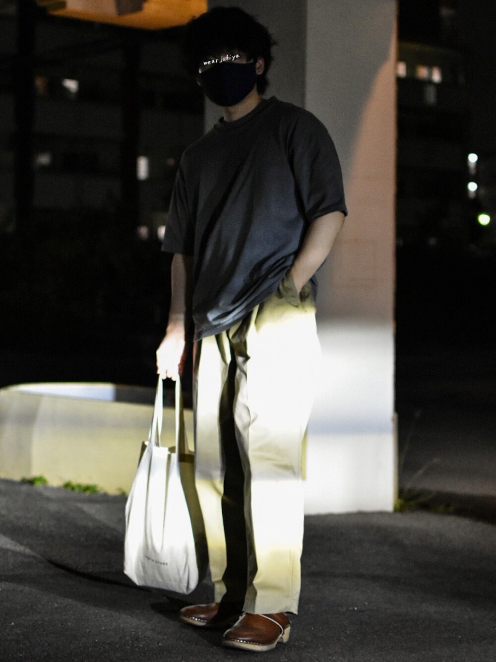 「モノトーン、モノトーンコーデ、カジュアル、チノパン、夜のスナップ、WYM、WYM LIDNM、GU、GUコーデ、プチプラ、シンプル、シンプルコーデ、カジュアルコーデ、低身長コーデ、低身長」｜「WYM LIDNMの【WYM LIDNM】HEAVY WEIGHT BASIC BIG-TEE/カットソー（Tシャツ/カットソー、グレー系）」を使った、JUKIYA.さん（メンズ・162cm）の夏コーディネートの1枚目の写真