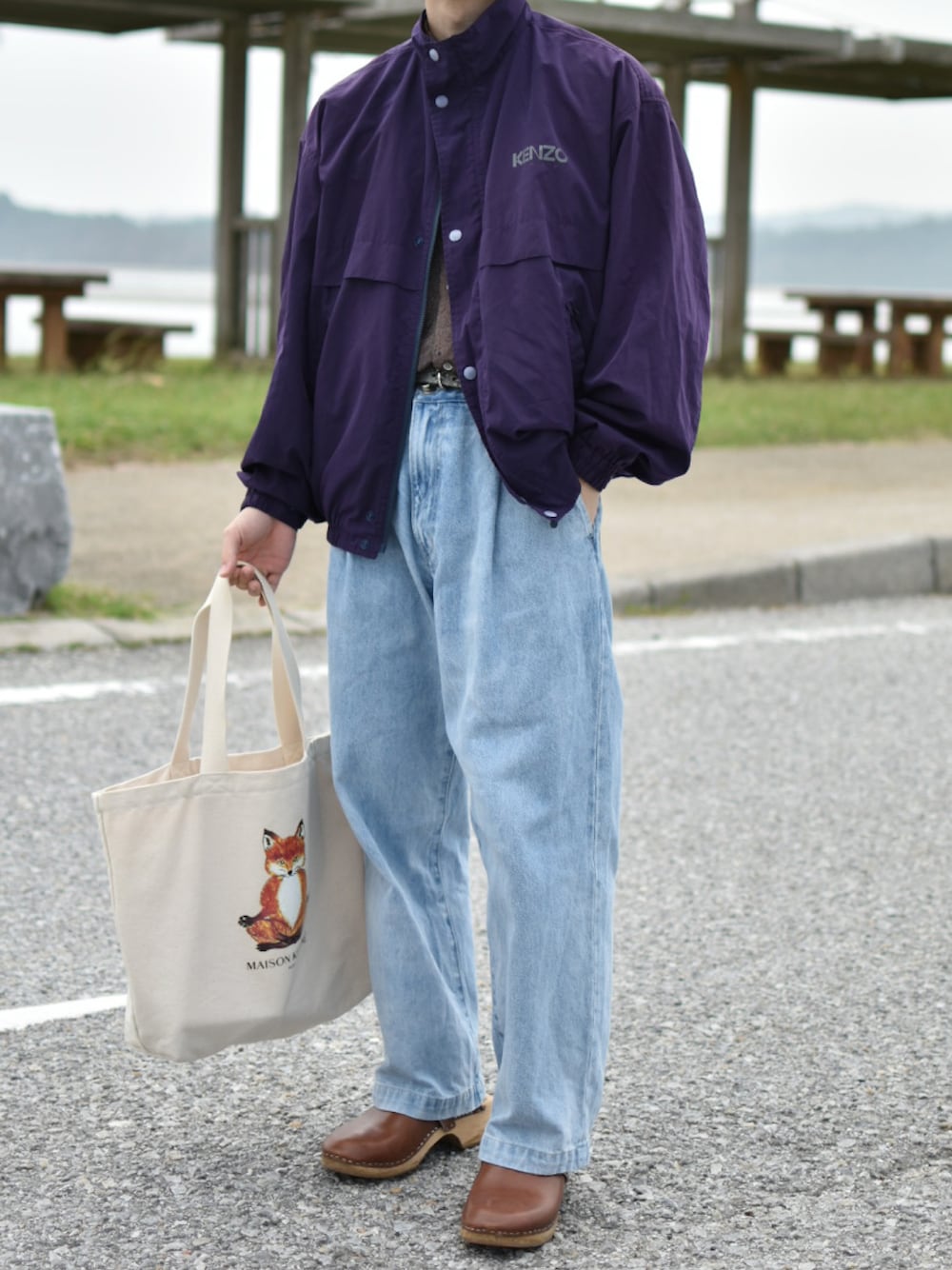 「KENZO、kenzo golf、ケンゾー(KENZO)、ナイロンジャケット、90'sスタイル、90’s、レトロ、レトロコーデ、古着MIX、古着、古着コーデ、デニムパンツ、大人カジュアル、トレンド、低身長コーデ」｜「KENZOのアイテム（ナイロンジャケット、パープル系）」を使った、JUKIYA.さん（メンズ・162cm）の春コーディネートの1枚目の写真