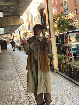 「黒縁メガネ」｜「アイテム（トレンチコート）」を使った、novi58さん（メンズ・178cm）の冬コーディネート