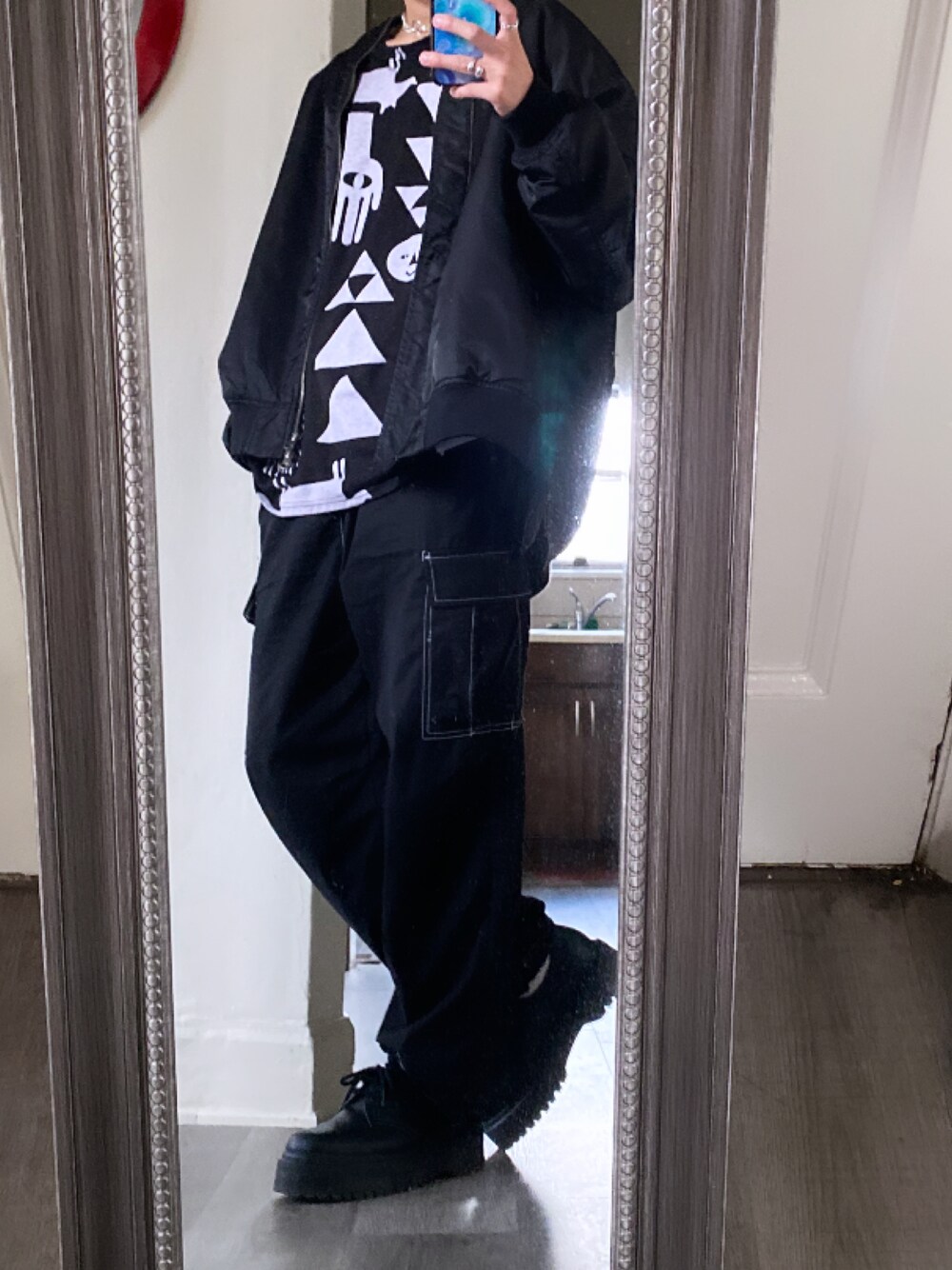 「今日のコーデ、古着MIX、ファッションを楽しもう、モノトーン、メンズコーデ、オールブラック、おしゃれさんと繋がりたい、カジュアル、ワントーンコーデ」｜「niko and...のサイドオープンビッグＭＡ-1（MA-1、ブラック系）」を使った、Shuusaさん（メンズ・175cm）の冬コーディネートの1枚目の写真