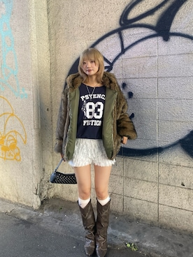 「WHO'S WHO gallery（フーズフーギャラリー）のエリオットナンバリングワンショルダースウェット（スウェット）」を使った、RIHOさん（レディース・166cm）の秋コーディネート