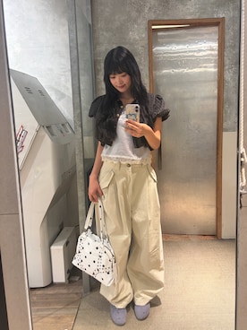 「WHO'S WHO gallery（フーズフーギャラリー）の【SixM】 NOBLE BALLOON SHIRTS（トップス、ブラウン系）」を使った、RIHOさん（レディース・166cm）の夏コーディネート