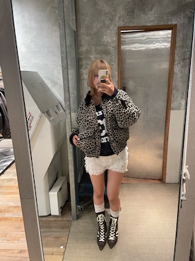 「WHO'S WHO gallery（フーズフーギャラリー）のエリオットナンバリングワンショルダースウェット（スウェット）」を使った、RIHOさん（レディース・166cm）の秋コーディネート