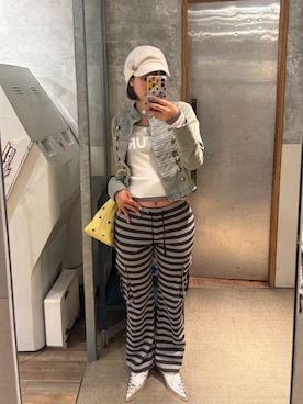 「WHO'S WHO gallery（フーズフーギャラリー）のスプレーロゴレイヤードシアートップス（Tシャツ/カットソー、ホワイト系）」を使った、RIHOさん（レディース・166cm）の春コーディネート