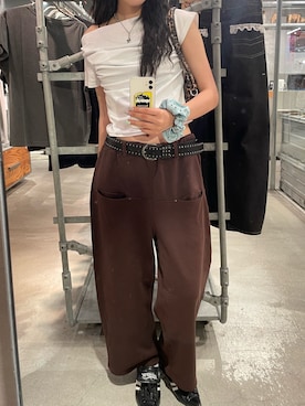 「アイテム（スウェットパンツ、ブラウン系）」を使った、RIHOさん（レディース・166cm）の夏コーディネート