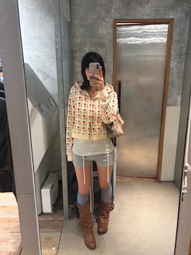 「WHO'S WHO gallery（フーズフーギャラリー）のアイテム（パーカー）」を使った、RIHOさん（レディース・166cm）の秋コーディネート