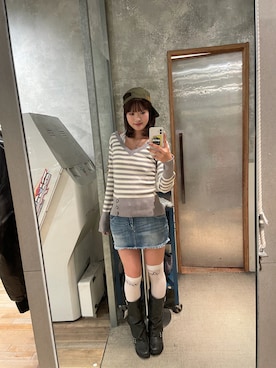 「アイテム（デニムスカート）」を使った、RIHOさん（レディース・166cm）の秋コーディネート