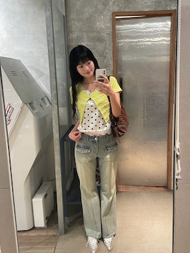 「WHO'S WHO gallery（フーズフーギャラリー）のアイテム（デニムパンツ）」を使った、RIHOさん（レディース・166cm）の春コーディネート