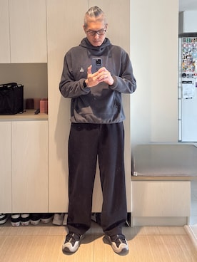 「アイテム（スリッポン）」を使った、Brian HSUさん（メンズ・182cm）の秋コーディネート