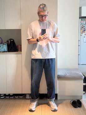 「アイテム（スニーカー、グレー系）」を使った、Brian HSUさん（メンズ・182cm）の夏コーディネート