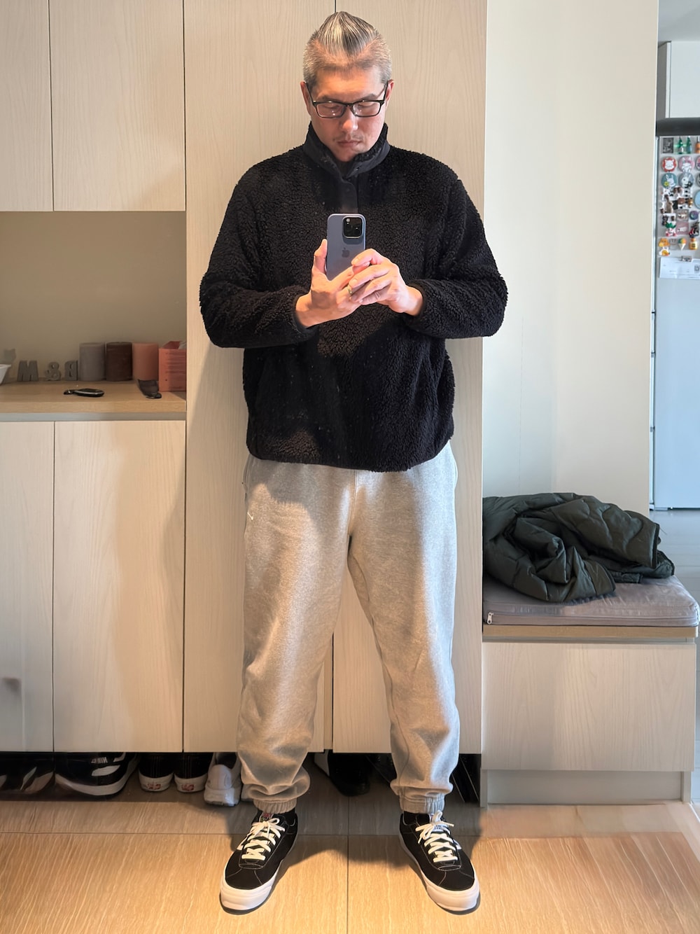 「UNIQLOのアイテム（その他トップス、ブラック系）」を使った、Brian HSUさん（メンズ・182cm）の冬コーディネートの1枚目の写真