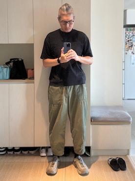 「アイテム（チノパンツ）」を使った、Brian HSUさん（メンズ・182cm・40代）の夏コーディネート