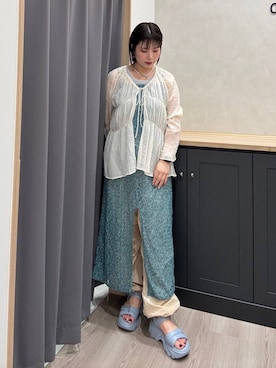 「アイテム（サンダル、ブルー系）」を使った、Hinanoさん（レディース・163cm）の夏コーディネート