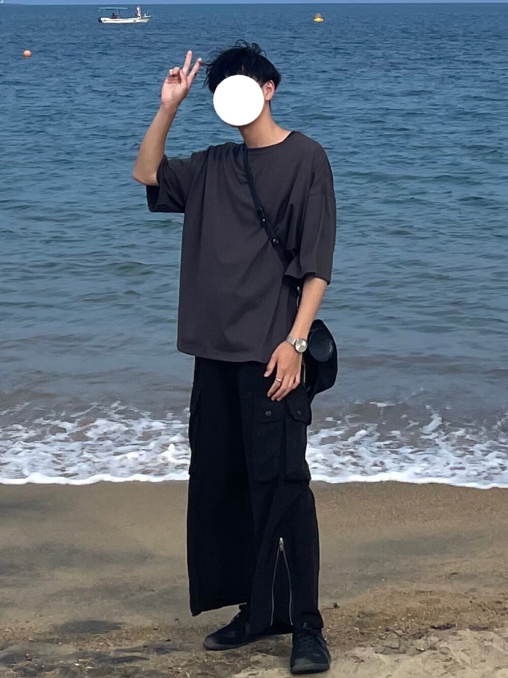 「真夏のアクティブスタイル、夏コーデ、海、ミリタリー、ミリタリーパンツ、ジャーマントレーナー、ミニバッグ、キャップ、いいね、save、フォローお願いします🤑、おしゃれさんと繋がりたい、ツートーン」｜「GUのアイテム（キャップ、ブラック系）」を使った、YOKIKIさん（メンズ・181cm）の夏コーディネートの1枚目の写真