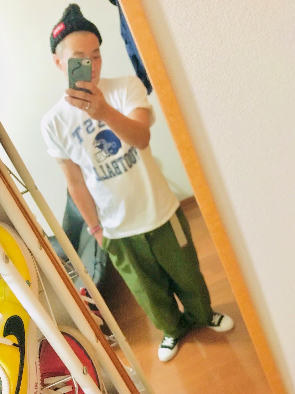 「CHUMSのアイテム（ニットキャップ/ビーニー、ブラック系）」を使った、nicoatworkさん（メンズ・172cm）の秋コーディネートの1枚目の写真