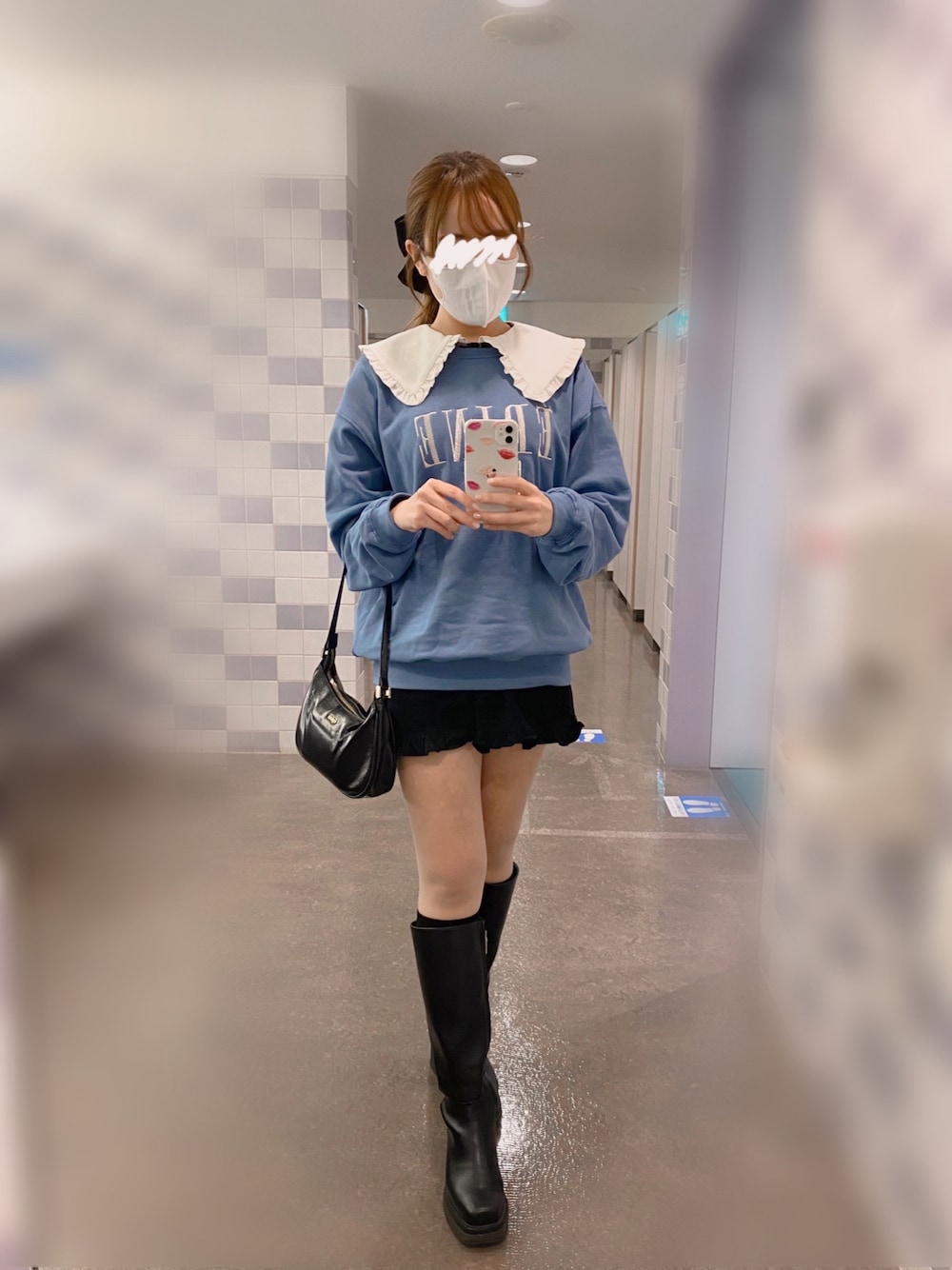 「水色、襟、冬コーデ、大人ガーリー、ガーリー、スウェット、ショートパンツ、ロングブーツ、ブーツ、おしゃれさんと繋がりたい」｜「epineのアイテム（トップス、ブルー系）」を使った、aさん（レディース・163cm）の冬コーディネートの1枚目の写真