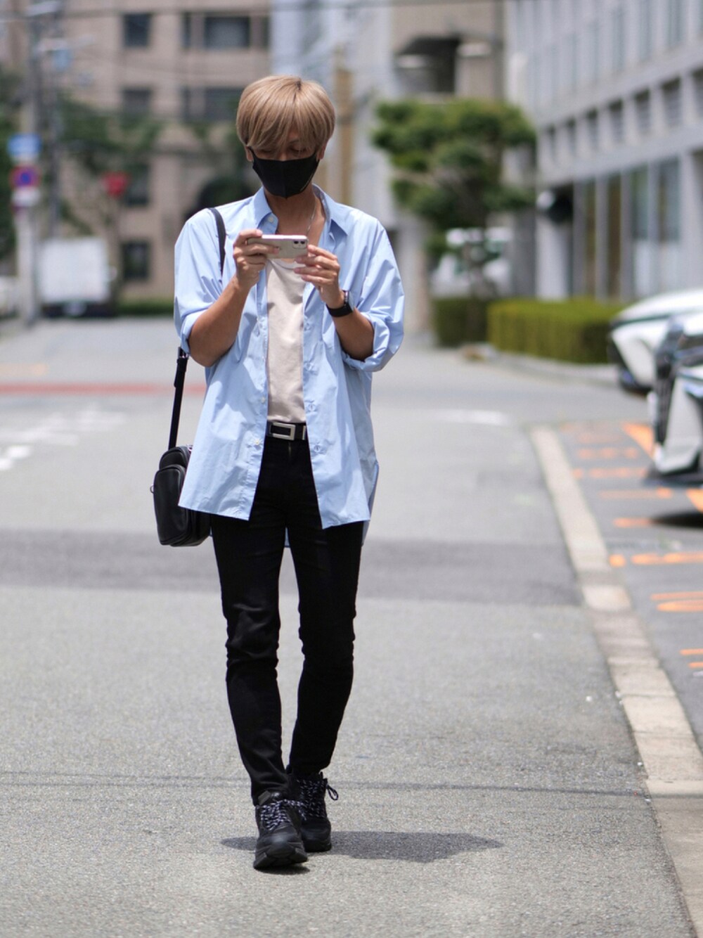 「お洒落さんとつながりたい、きれいめカジュアル」｜「Bershkaのアイテム（スニーカー、ブラック系）」を使った、TakuyAさん（メンズ・172cm）の夏コーディネートの1枚目の写真