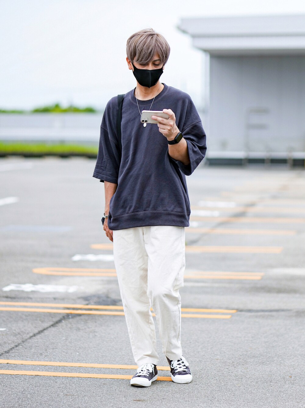 「シンプルコーデ、休日コーデ、ラフ」｜「GUのデニムシェフパンツ　30 NATURAL Sサイズ（デニムパンツ、ホワイト系）」を使った、TakuyAさん（メンズ・172cm）の夏コーディネートの1枚目の写真