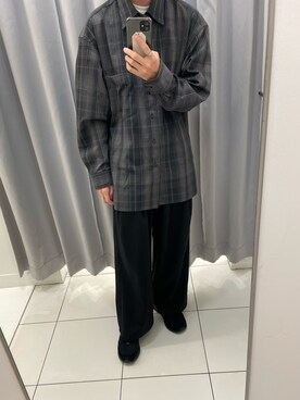 「UNIQLO（ユニクロ）のアイテム（シャツ/ブラウス、グレー系）」を使った、アツさん（メンズ・178cm）の秋コーディネート