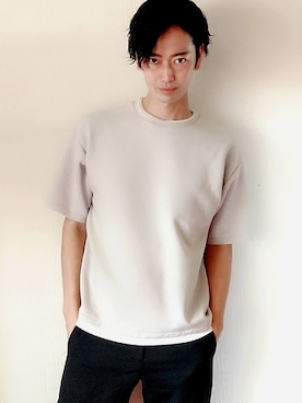 「no brand（ノーブランド）のアイテム（トップス、ホワイト系）」を使った、中小路秀雄さんの秋コーディネート