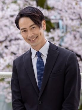 「no brand（ノーブランド）のアイテム（ジャケット/アウター、ブラック系）」を使った、中小路秀雄さんの春コーディネート