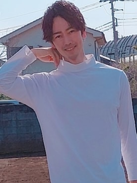 「no brand（ノーブランド）のアイテム（Tシャツ/カットソー、ホワイト系）」を使った、中小路秀雄さんの春コーディネート