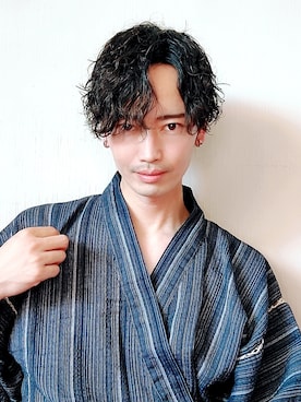 「no brand（ノーブランド）のアイテム（トップス、グレー系）」を使った、中小路秀雄さんの夏コーディネート