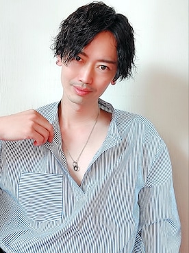 「no brand（ノーブランド）のアイテム（トップス、ホワイト系）」を使った、中小路秀雄さんの冬コーディネート