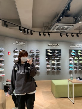 「oversize」｜「アイテム（スウェット）」を使った、Ching Manさん（レディース・162cm）の冬コーディネート