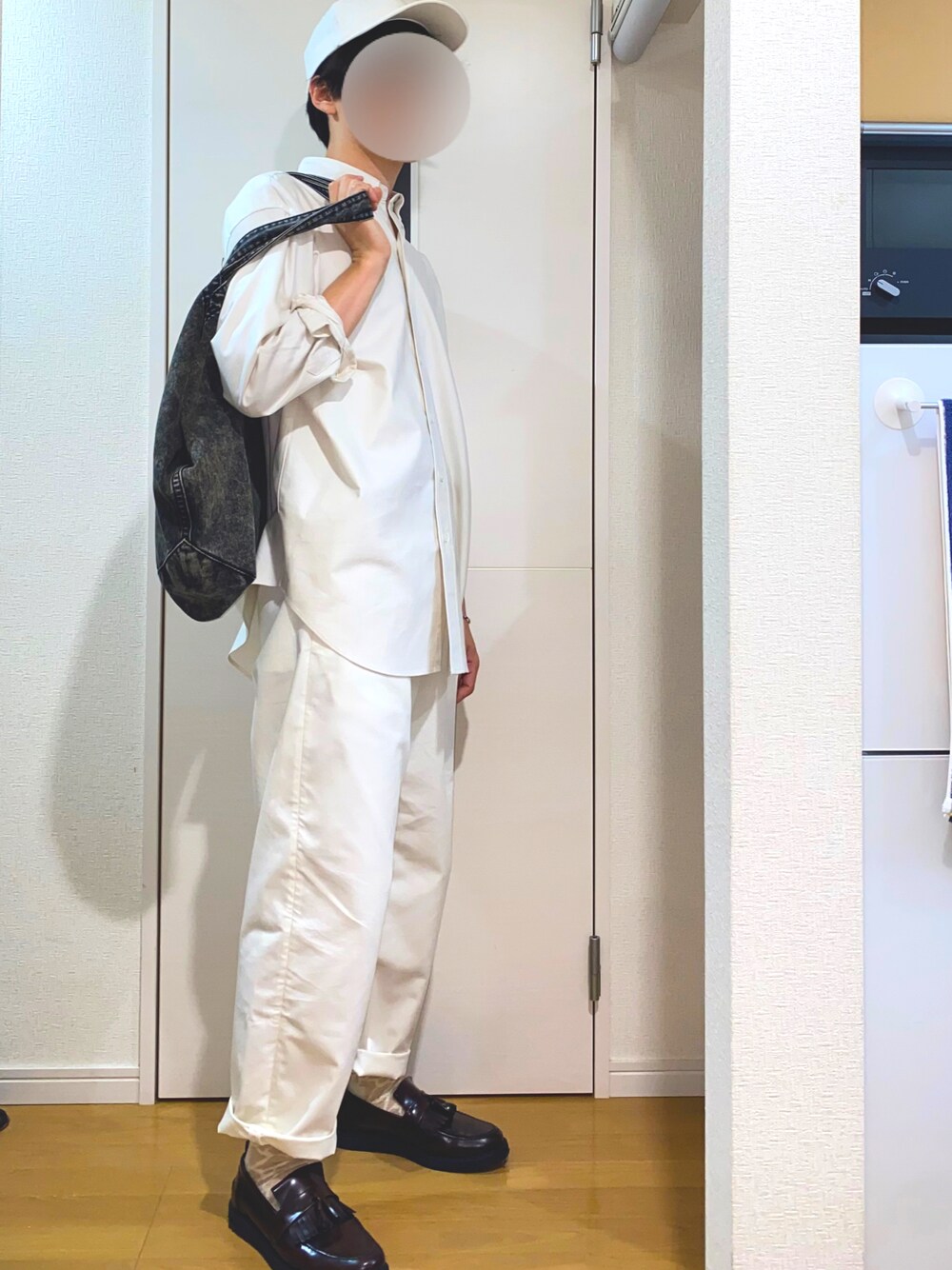 「alleryのアイテム（シャツ/ブラウス、ホワイト系）」を使った、sshuhoさん（メンズ・173cm）の秋コーディネートの1枚目の写真