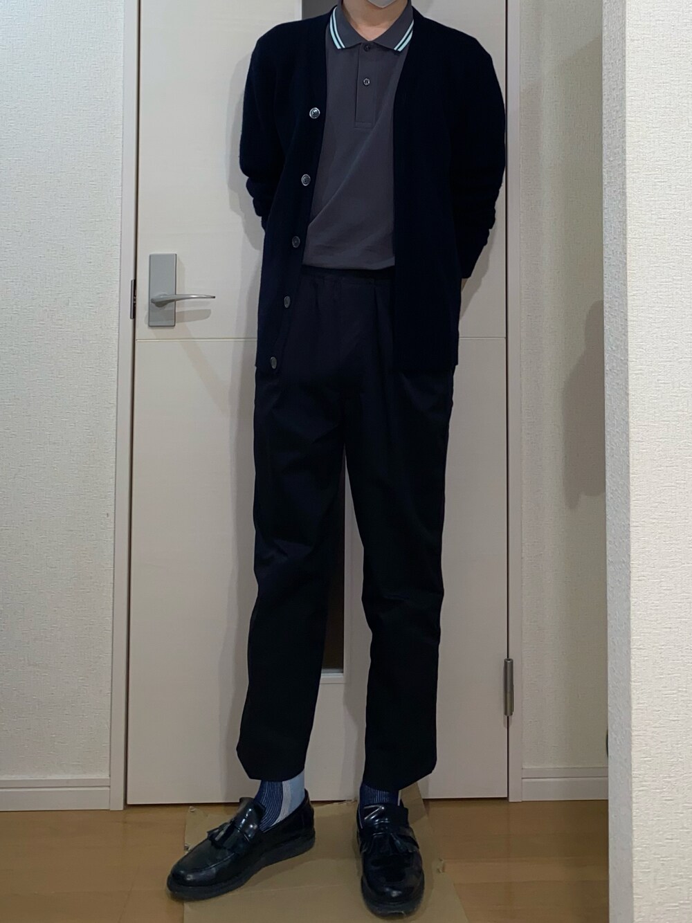 「FRED PERRYのアイテム（ポロシャツ、グレー系）」を使った、sshuhoさん（メンズ・173cm）の春コーディネートの1枚目の写真