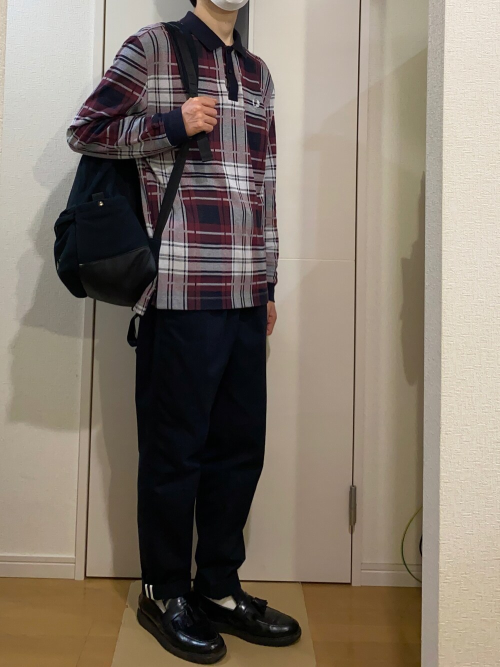 「FRED PERRYのアイテム（ポロシャツ、レッド系）」を使った、sshuhoさん（メンズ・173cm）の秋コーディネートの1枚目の写真