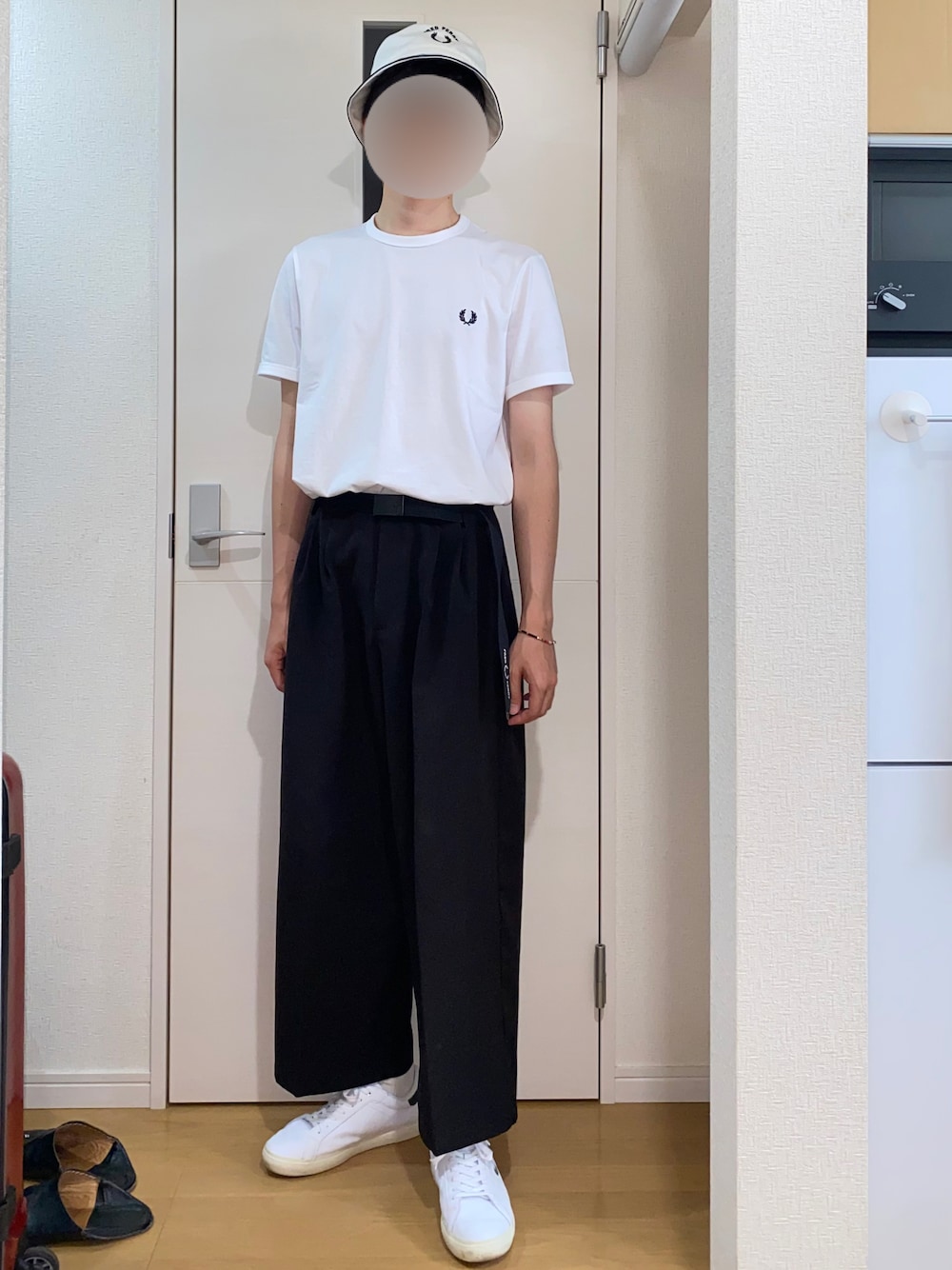 「FRED PERRYのアイテム（Tシャツ/カットソー、ホワイト系）」を使った、sshuhoさん（メンズ・173cm）の夏コーディネートの1枚目の写真