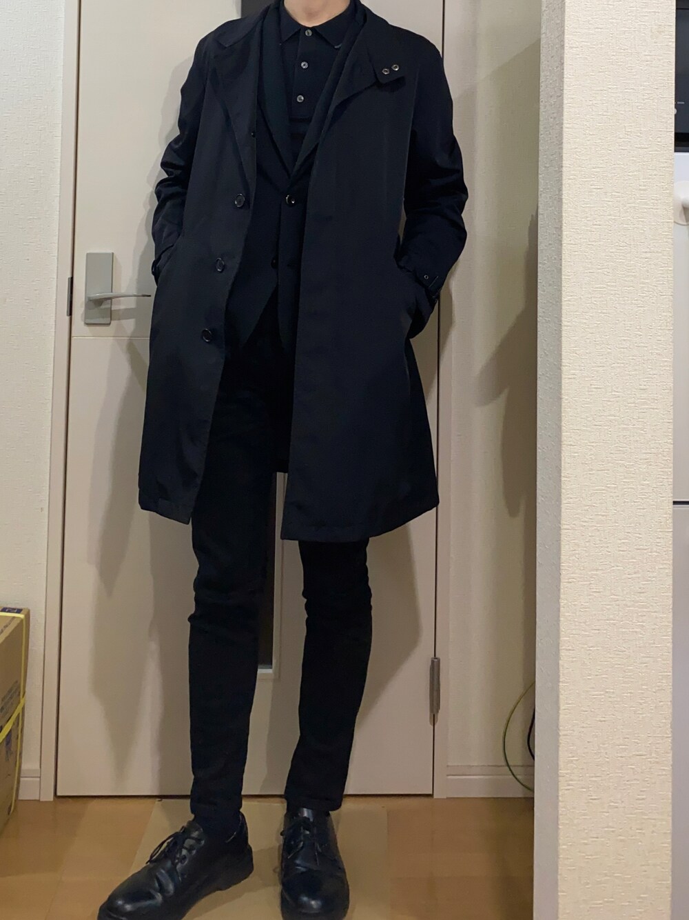 「JUNKO SHIMADAのアイテム（トレンチコート、ブラック系）」を使った、sshuhoさん（メンズ・173cm）の秋コーディネートの1枚目の写真