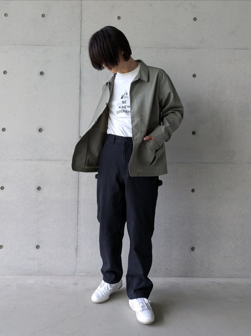 「アツいコーデ全部見せ、お出かけコーデ、メンズファッション、お洒落さんとつながりたい、今日のコーデ、大人カジュアル、休日コーデ、ホワイト、シンプルスタイル、きれいめカジュアル、タックイン、ゆるコーデ、シンプル、ジャケット、デニム」｜「Snow PeakのMofM Message T-Shirt（Tシャツ/カットソー、ホワイト系）」を使った、kiriyama27さん（メンズ・182cm）の夏コーディネートの1枚目の写真