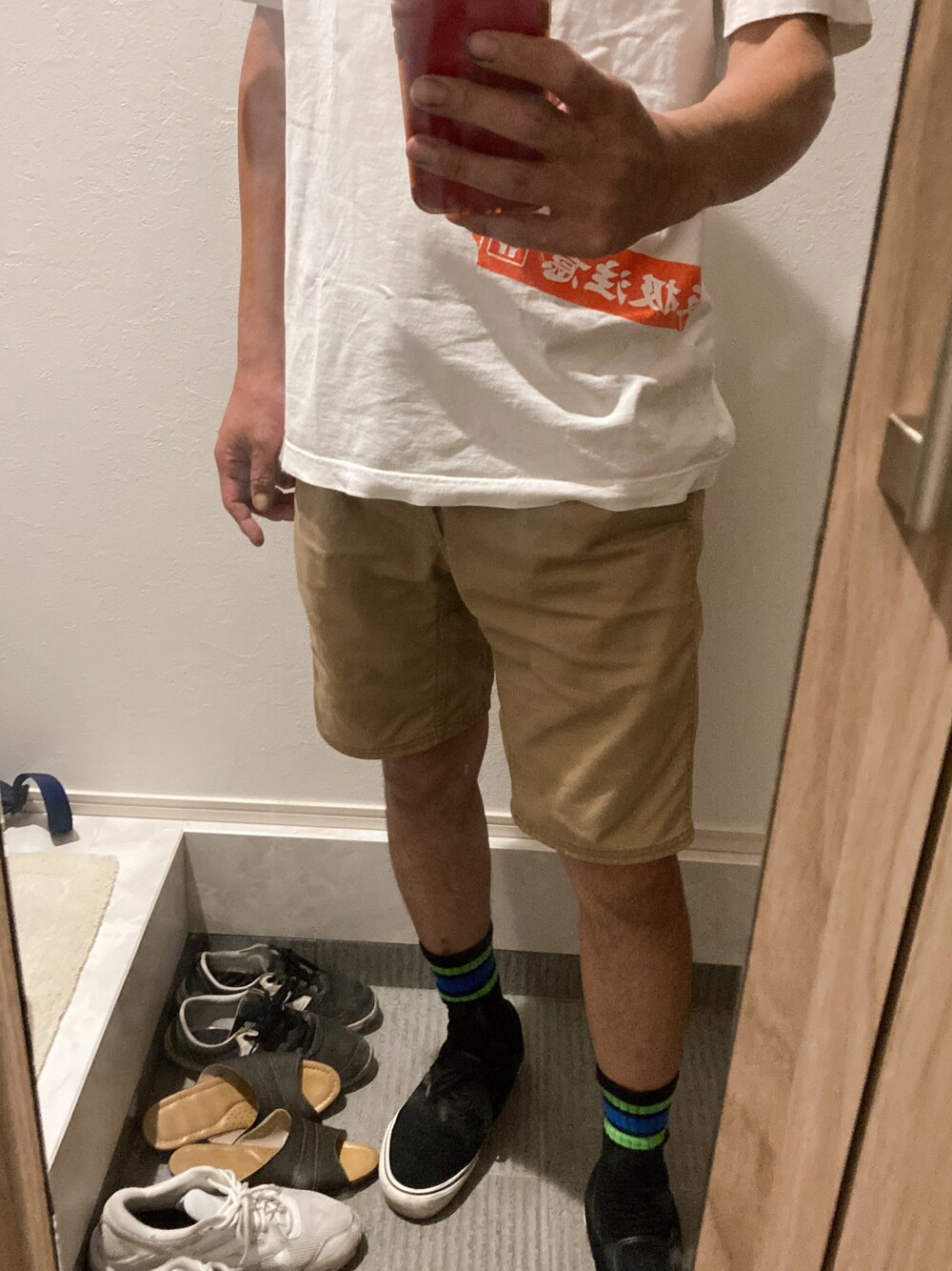「夏コーデ、メンズコーデ」｜「BlackEyePatchのアイテム（Tシャツ/カットソー、ホワイト系）」を使った、0540925さん（メンズ・181cm）の夏コーディネートの1枚目の写真